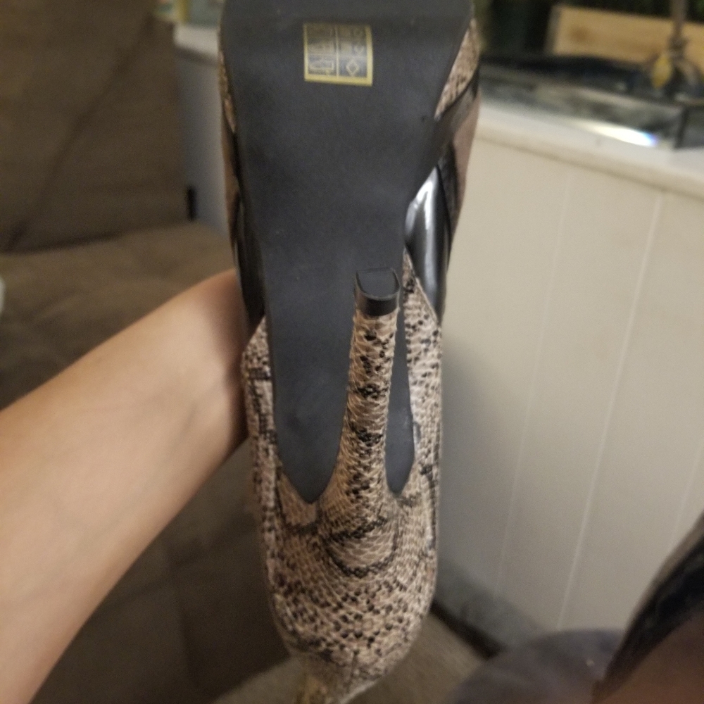 Boots - Picture 3 of 3